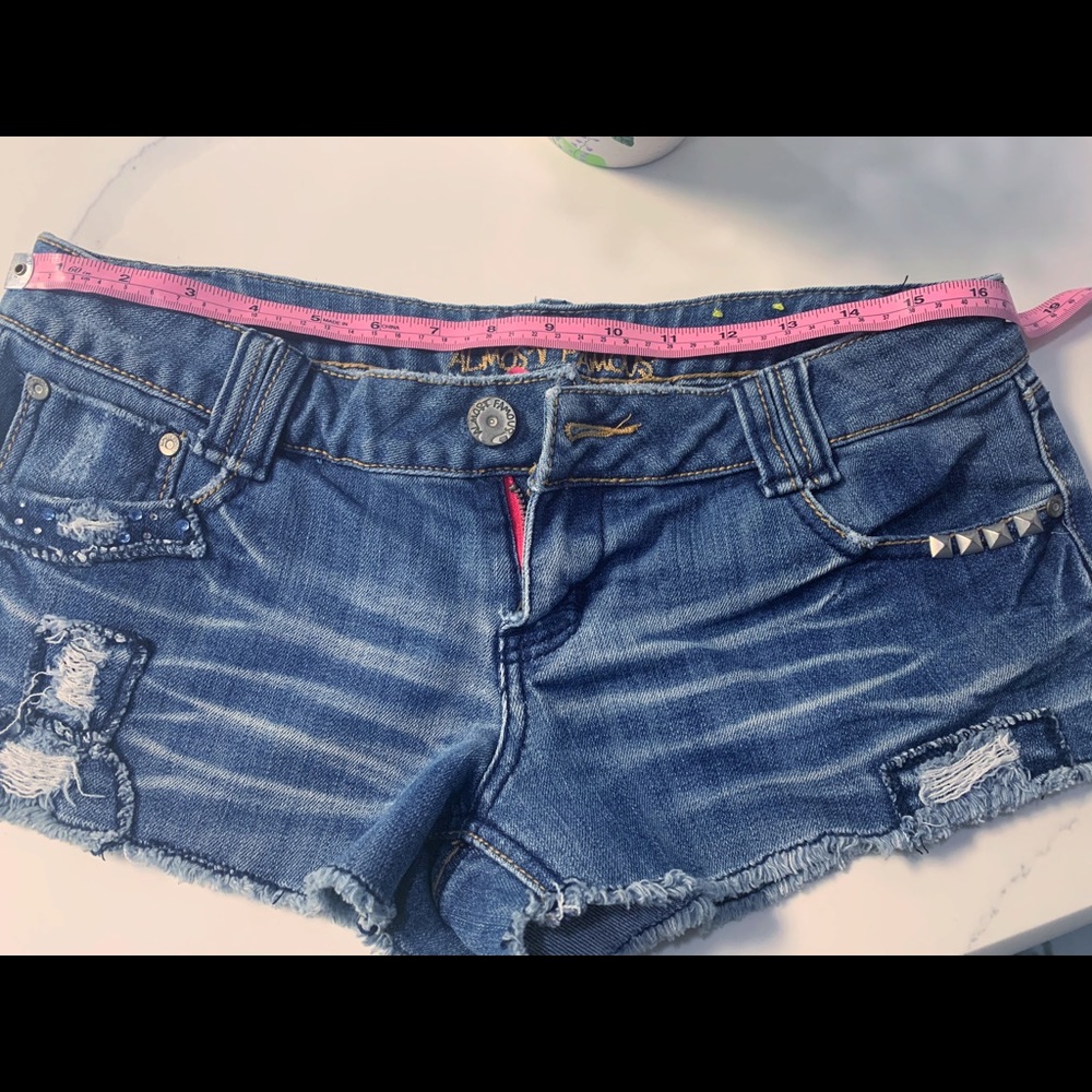Shorts - Picture 3 of 4